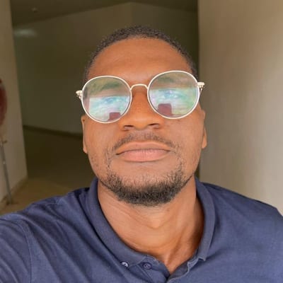 Portrait de Mohamed Abdou Diakité, diplômé du BTS Cybersécurité de l’ECPI Dakar